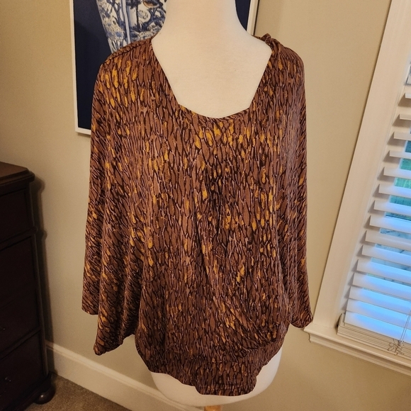 The Muse's Closet | Neutral Abstract Banded-Hem Surplice Top qvc sz large - Picture 3 of 4